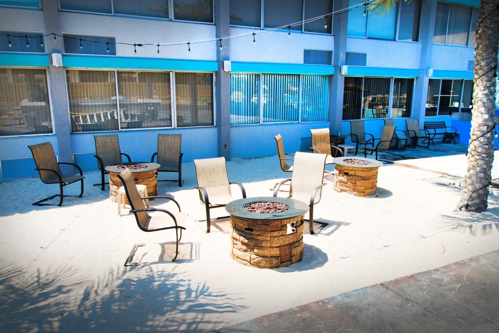 California Palms Hotel And Suites Austintown Екстериор снимка