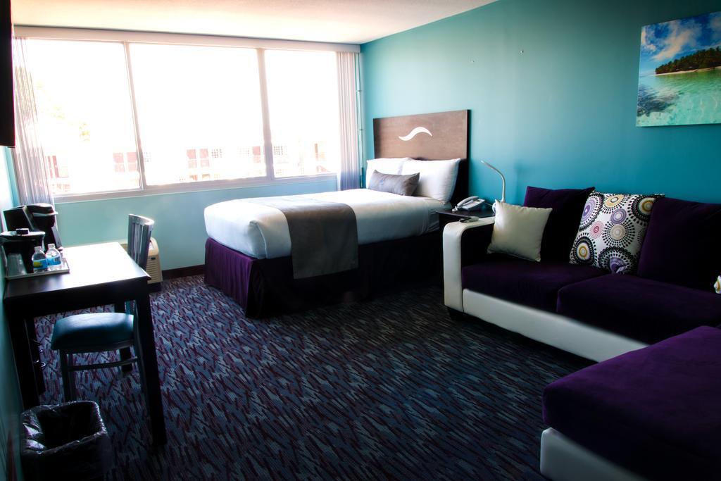 California Palms Hotel And Suites Austintown Екстериор снимка